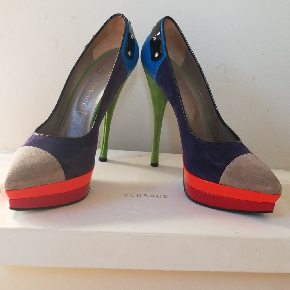 Gorgeous colorblock Versace suede pumps!